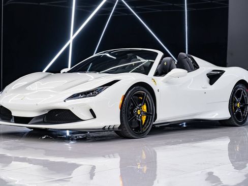 Used 2022 Ferrari F8 Tributo RWD image 2