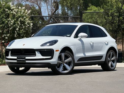 Used 2026 Porsche Macan AWD/4WD image 1