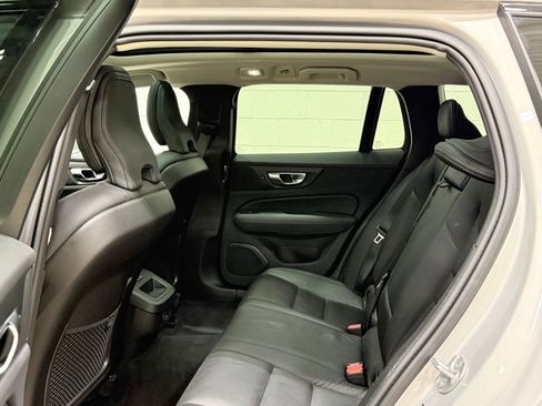 Used 2025 Volvo V60 B5 Cross Country Plus image 31