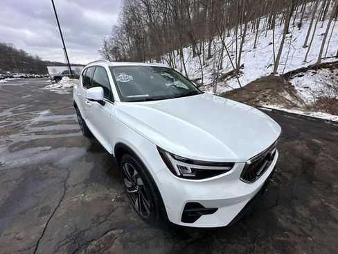 Used 2023 Volvo XC40 B5 Plus w/ Climate Package image 12