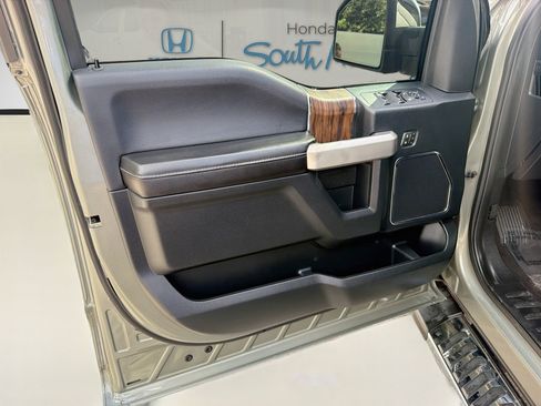 Used 2020 Ford F150 Lariat w/ Equipment Group 502A Luxury AWD/4WD image 19