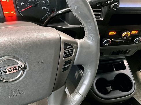 Used 2018 Nissan NV 3500 SL image 18