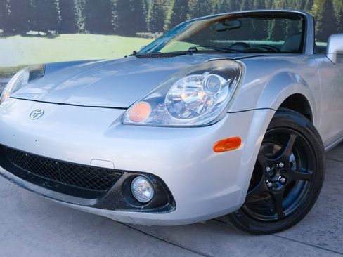 Used 2005 Toyota MR2 image 8