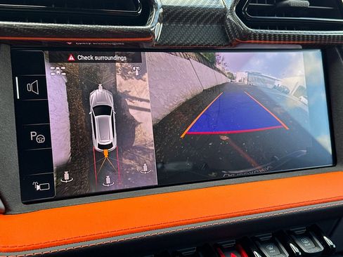 Used 2025 Lamborghini Urus SE image 23