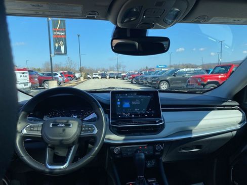 Used 2022 Jeep Compass Limited w/ Sun and Sound Group image 16