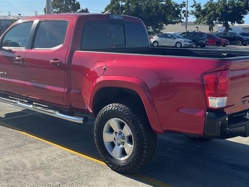 Used 2017 Toyota Tacoma SR5 RWD image 4