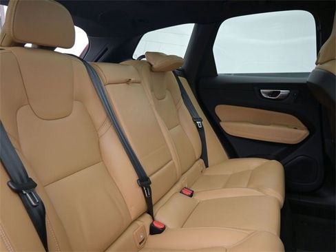 Used 2023 Volvo XC60 B5 Ultimate w/ Protection Package Premier image 34