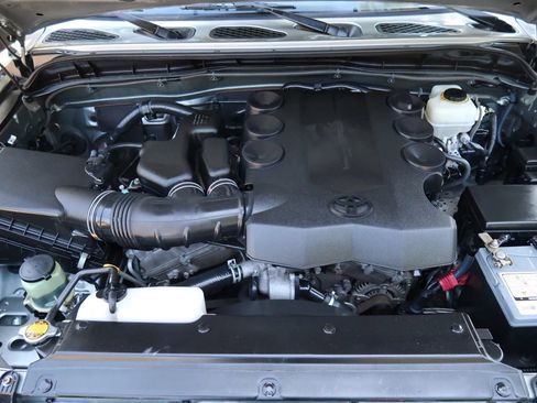 Used 2011 Toyota FJ Cruiser 4WD w/ Upgrade Pkg image 36