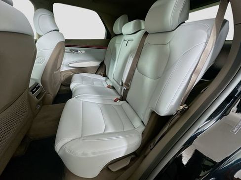 Certified 2026 Genesis GV70 2.5T Advanced AWD/4WD image 17