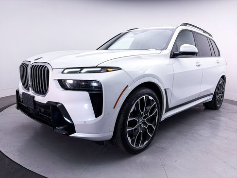 Used 2023 BMW X7 xDrive40i w/ M Sport Package AWD/4WD image 14