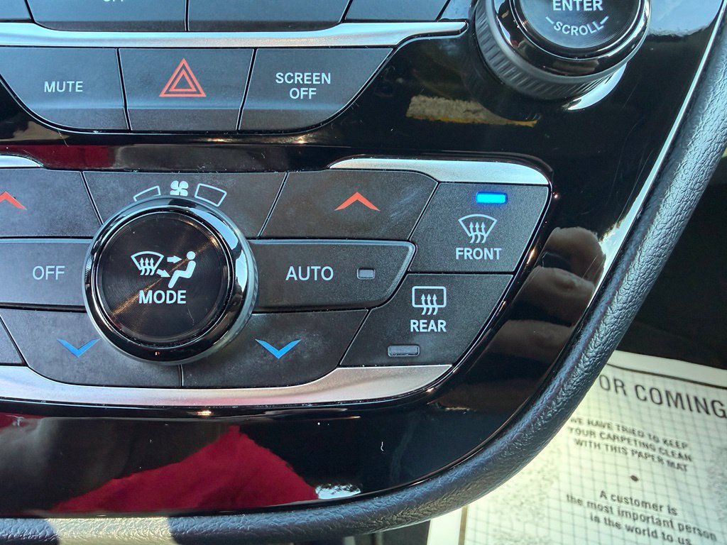 Used 2025 Chrysler Pacifica Select FWD image 10