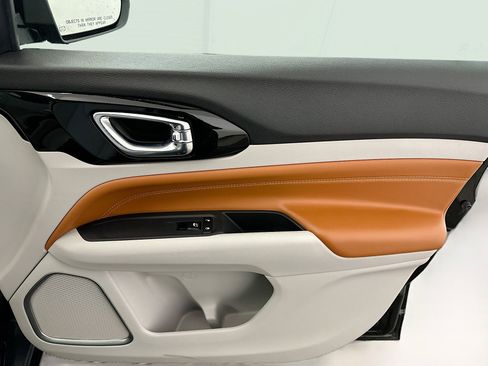 Used 2022 Jeep Compass Limited image 32