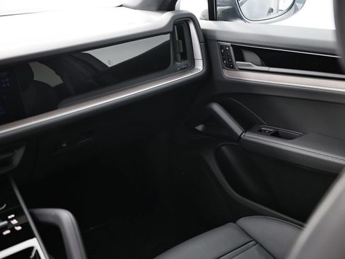 New 2026 Porsche Cayenne Coupe AWD/4WD image 31