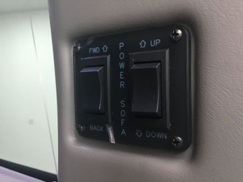 Used 2020 GMC Savana 2500 Extended w/ Enhanced Convenience Package image 8