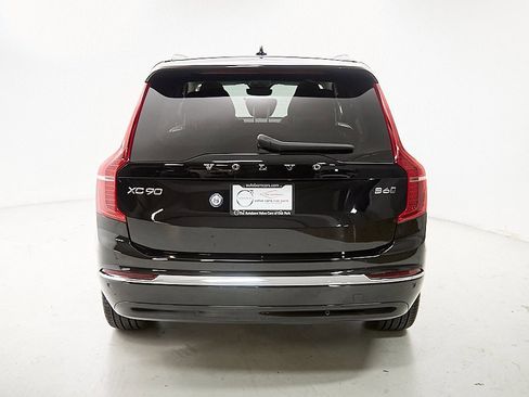 Used 2024 Volvo XC90 B6 Plus w/ Protection Package image 9