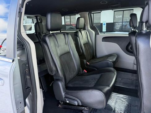 Used 2019 Dodge Grand Caravan SXT image 27