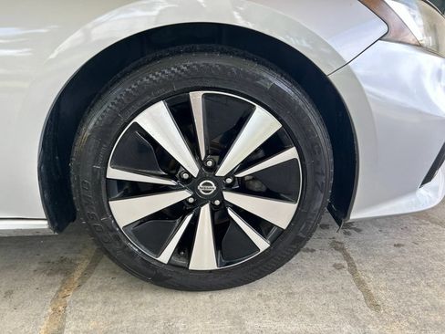Used 2020 Nissan Altima 2.5 SL FWD image 24