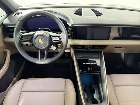 Used 2026 Porsche Macan Electric RWD image 27