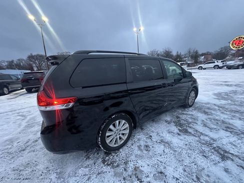 Used 2013 Toyota Sienna LE image 15