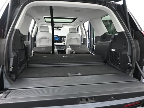 Used 2025 Ford Expedition Active image 25