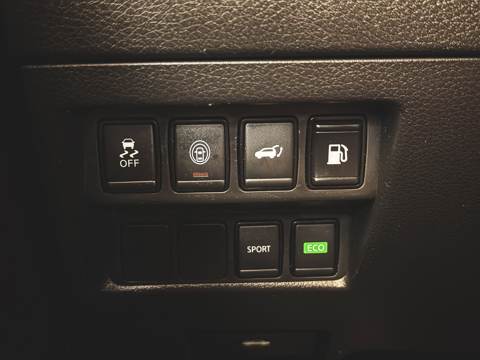 Used 2020 Nissan Rogue SV FWD image 32
