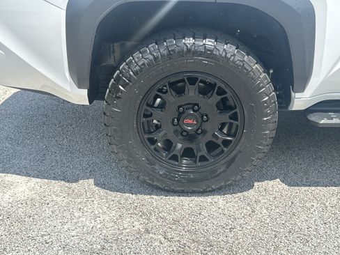 Used 2025 Toyota 4Runner TRD Off-Road Premium AWD/4WD image 17