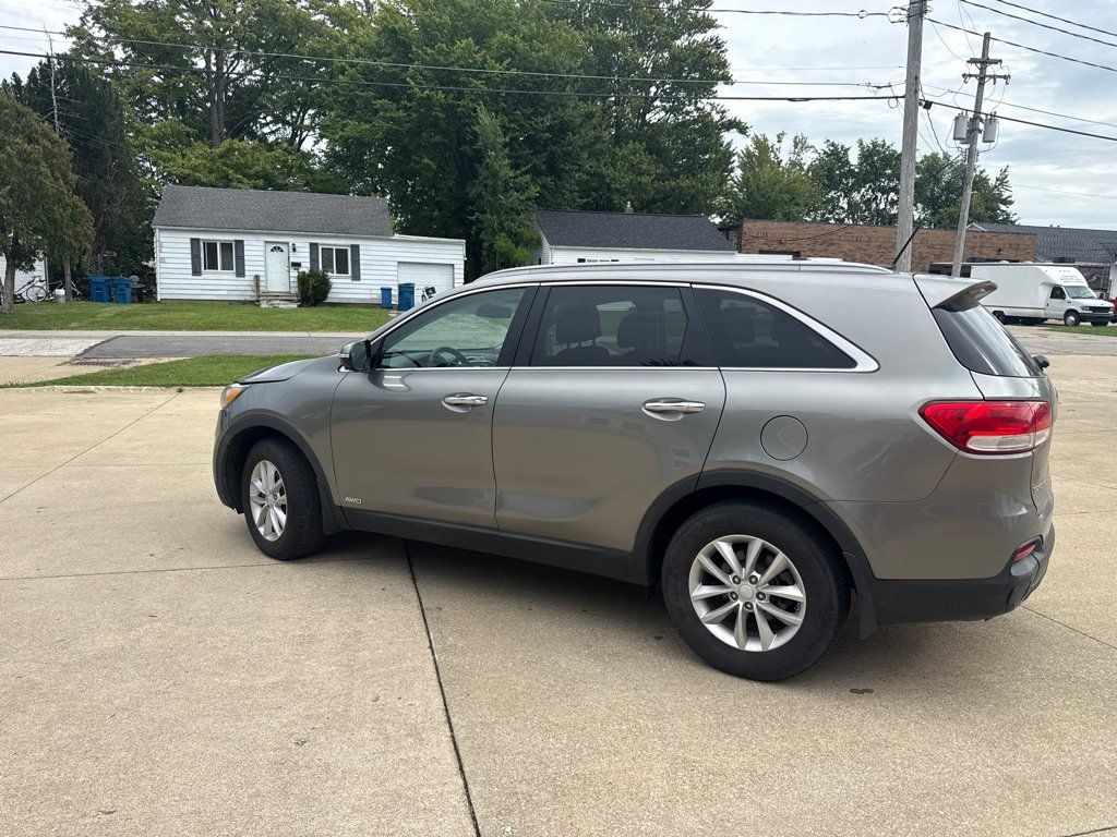 Used 2017 Kia Sorento AWD image 5