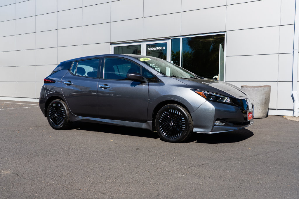 Used 2025 Nissan Leaf SV Plus FWD image 27