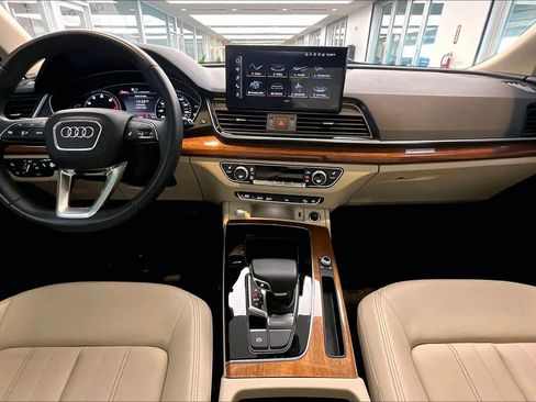 Used 2023 Audi Q5 2.0T Premium w/ Convenience Package AWD/4WD image 16