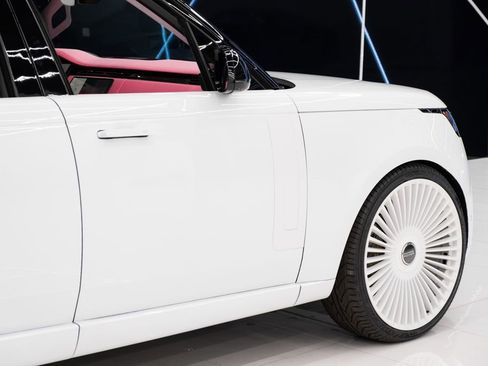 Used 2025 Land Rover Range Rover SE image 11