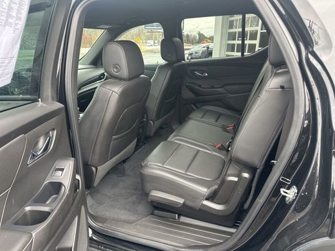 Used 2022 Chevrolet Traverse LT w/ Midnight/Sport Edition image 27