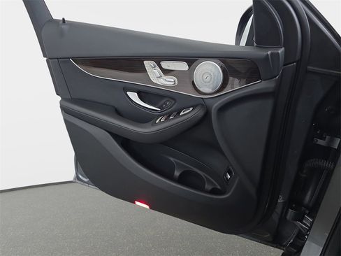 Used 2019 Mercedes-Benz GLC 300 image 29