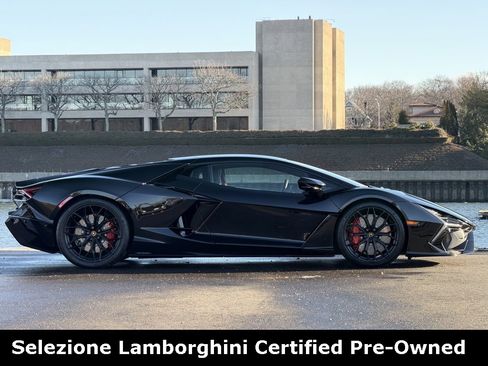 Used 2024 Lamborghini Revuelto image 6