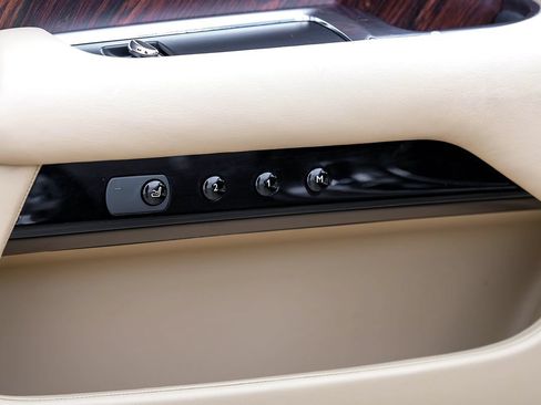 Used 2016 Rolls-Royce Wraith RWD image 41