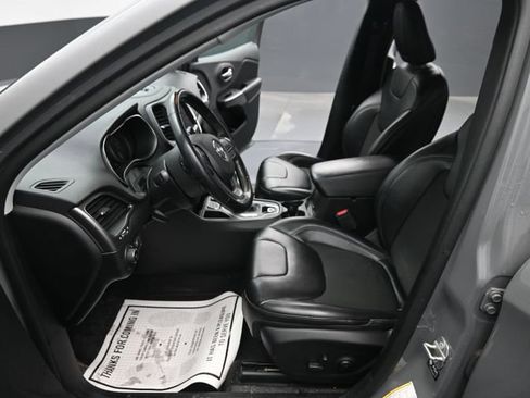 Used 2021 Jeep Cherokee Latitude Plus image 12