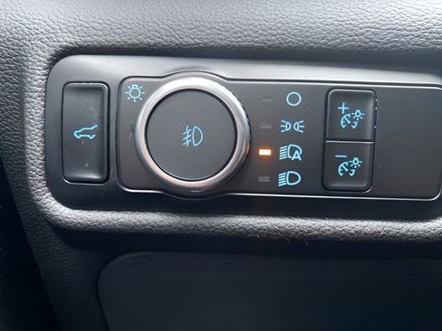 Certified 2023 Ford Explorer XLT w/ Equipment Group 202A image 19