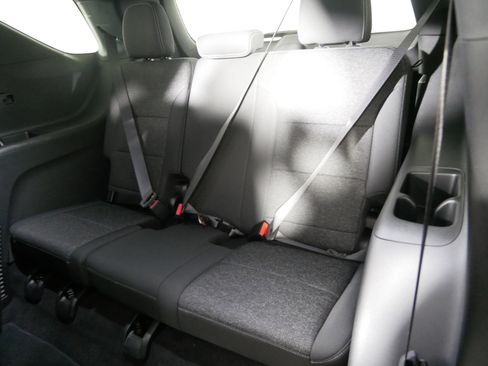 Used 2025 Chevrolet Traverse LT image 33