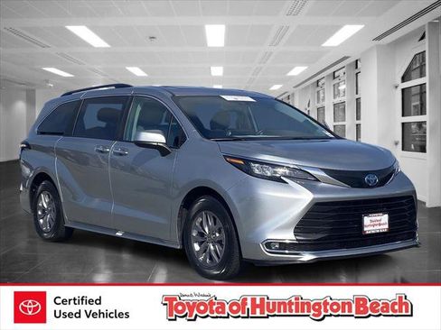 Certified 2024 Toyota Sienna XLE FWD image 1