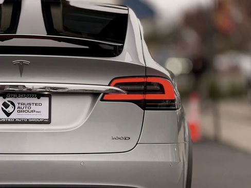 Used 2017 Tesla Model X 100D image 10