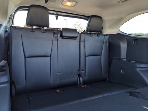 Used 2021 Toyota Highlander XLE image 46