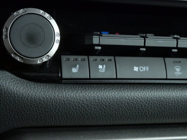 Used 2024 Toyota Tundra Limited AWD/4WD image 24