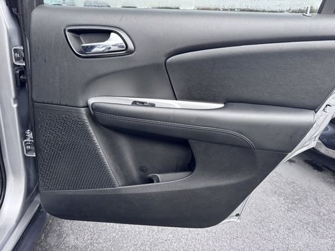 Used 2017 Dodge Journey SE image 27