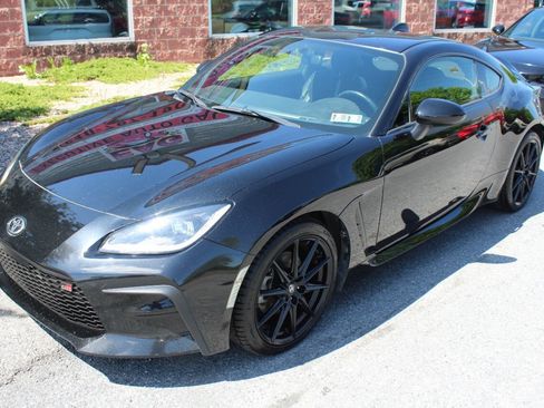 Used 2023 Toyota GR86 Premium RWD image 2