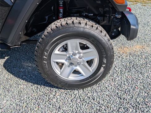 Used 2021 Jeep Gladiator Rubicon image 10