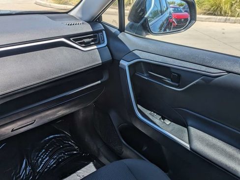 Used 2021 Toyota RAV4 LE w/ Carpet Mat Package (TMS) FWD image 18