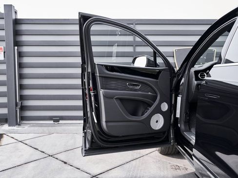 Used 2023 Bentley Bentayga Extended Wheelbase image 29
