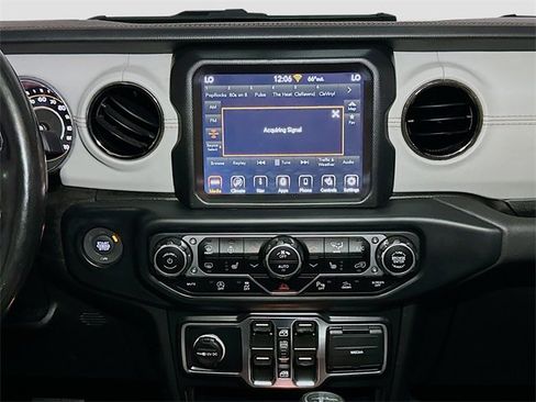 Certified 2022 Jeep Gladiator Overland image 12