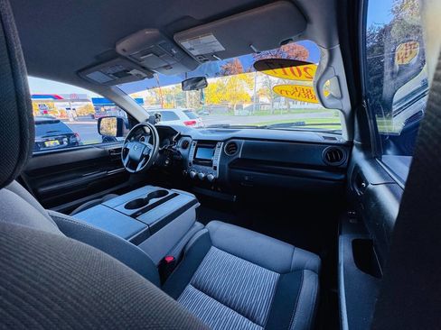 Used 2017 Toyota Tundra SR5 image 7