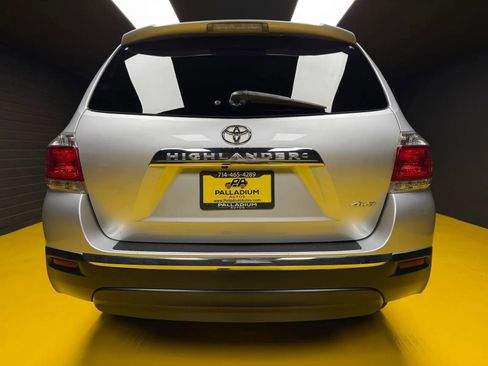 Used 2011 Toyota Highlander SE w/ Tow Pkg AWD/4WD image 5