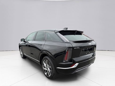 Used 2025 Cadillac Optiq Luxury 2 w/ LPO, Floor Liner Package AWD/4WD image 7
